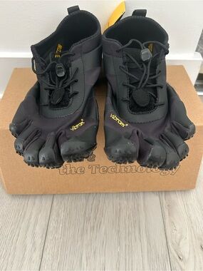 BNWT Vibram V-Alpha Black